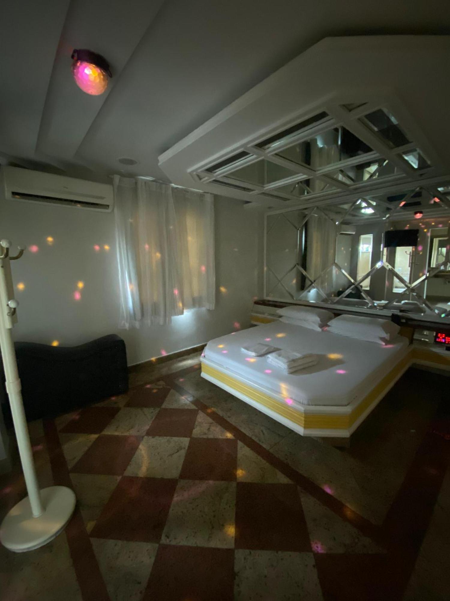 Hotel L'amour